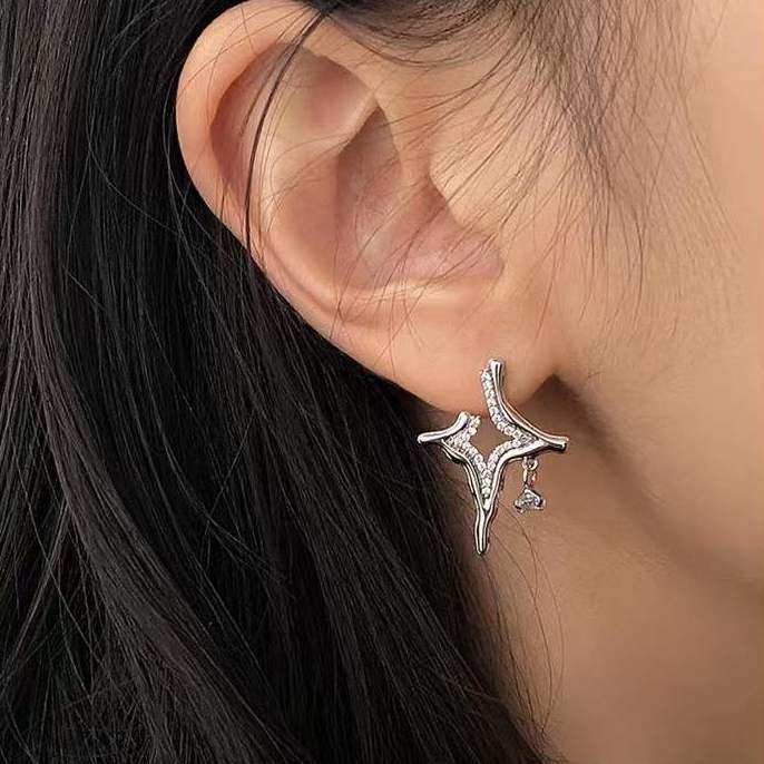 Asterism Rhinestone Earrings with metal geometry design featuring sparkling rhinestones.